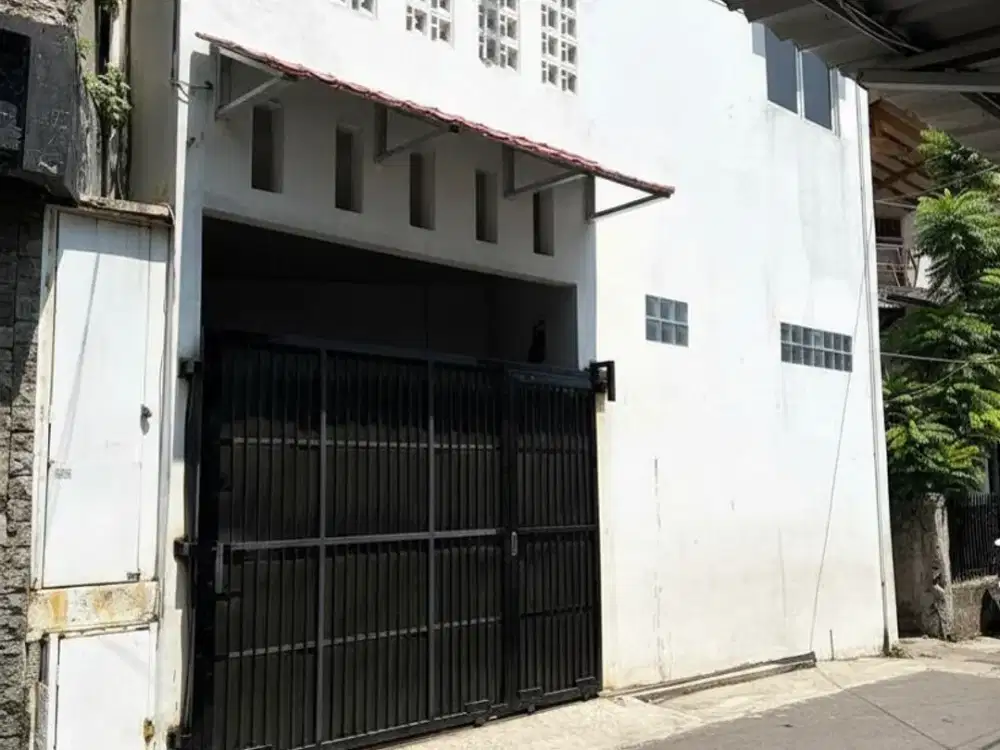 Rumah Strategis Full-Furnished dekat RS Carolus Salemba, Jakpus - SHM