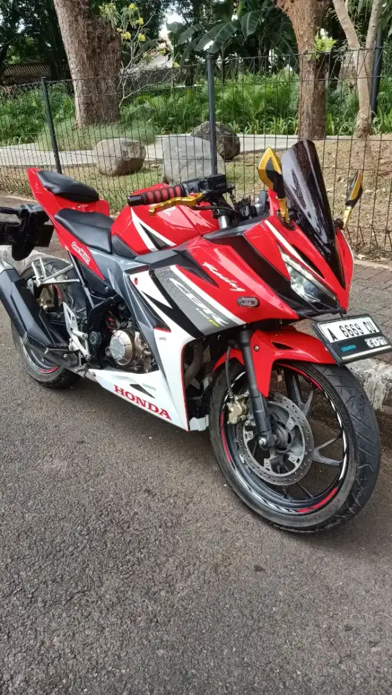 Honda CBR 150R 2017 Merah - Low KM, Pajak Hidup & Surat Lengkap