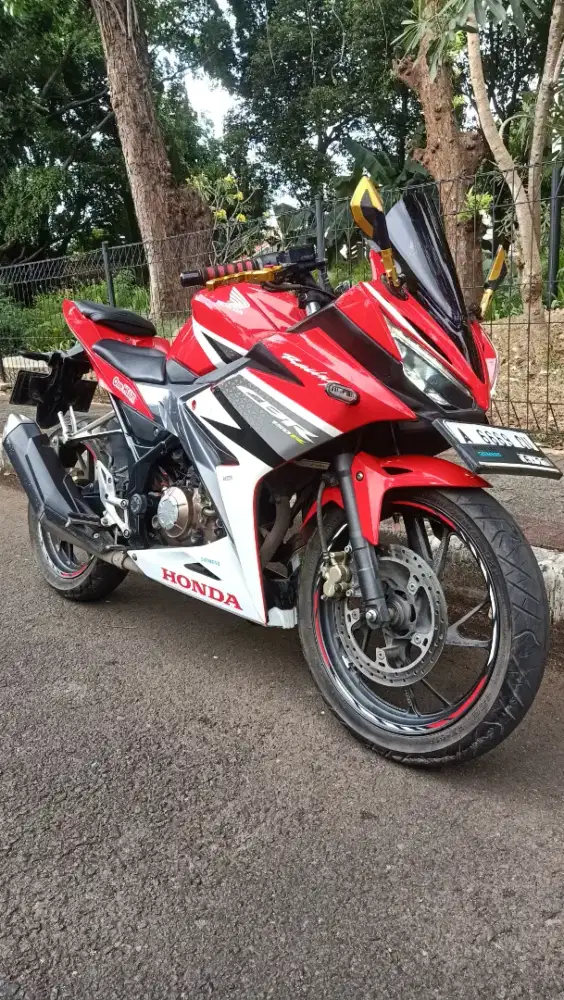 Honda CBR 150R 2017 Merah - Low KM, Pajak Hidup & Surat Lengkap