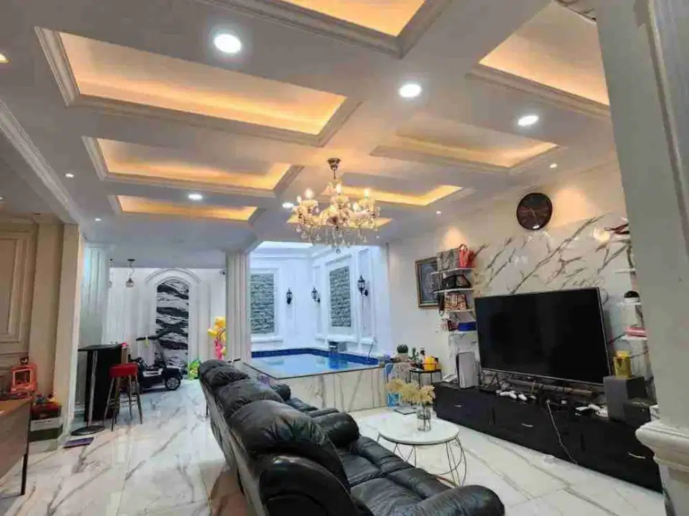 Rumah bagus siap huni dgn privat pool di kawasan komplek mainroad Antapani Bandung
