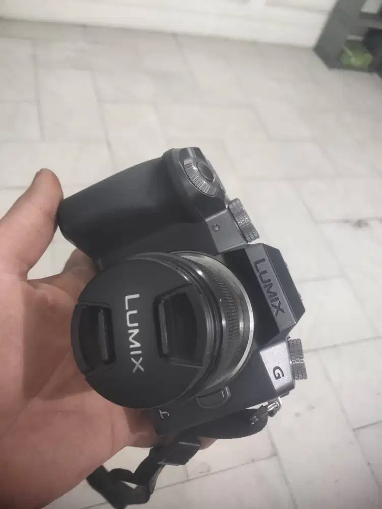 Kamera Mirrorless Panasonic Lumix DMC-G7 + Lensa Kit 14-42mm