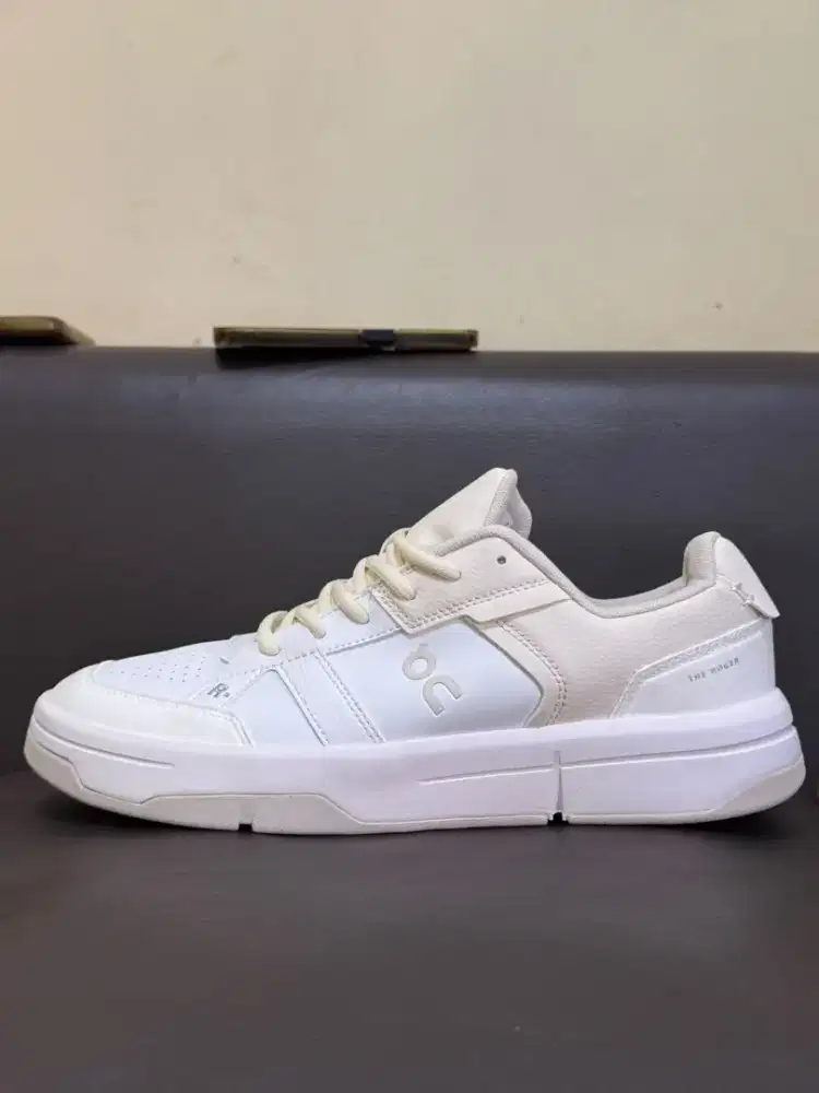 Sepatu on cloud (43) utk padel, tenis dll