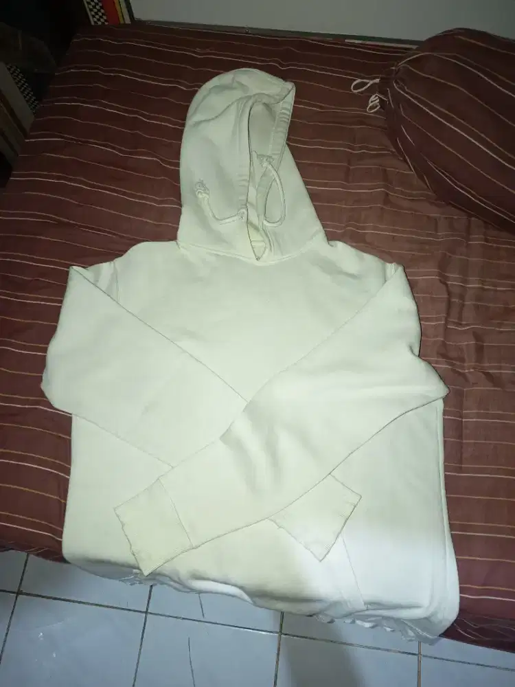 Hoodie putih pullnbear