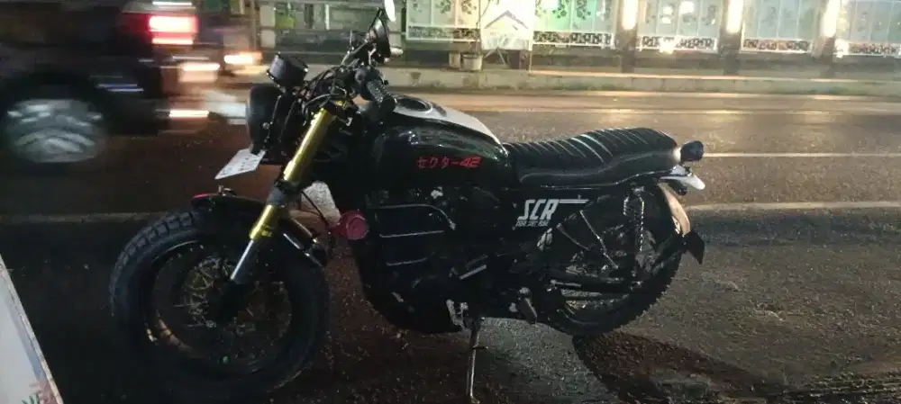 Motor custom scrambler yamaha byson 150cc 2013 kondisi jos