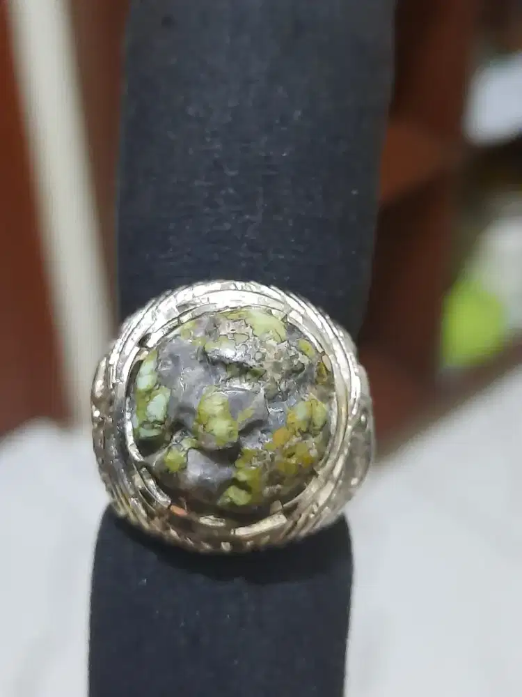 Batu pirus hijau ngerikil