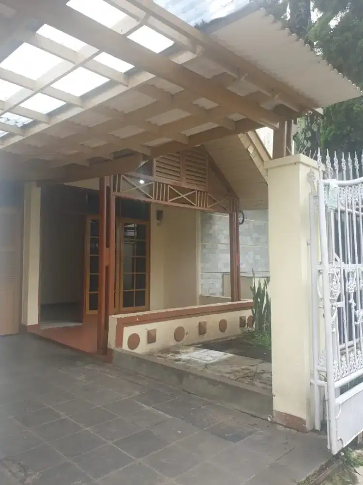 Rumah kokoh lokasi bagus di turangga buah batu dekat horison