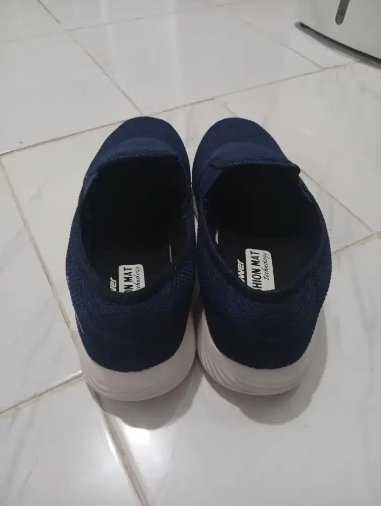 Sepatu Power Slip On