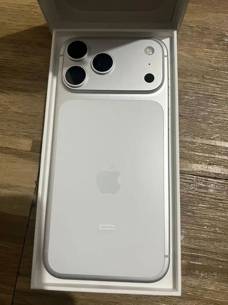 Ip 17 pro max 1tb (like new)