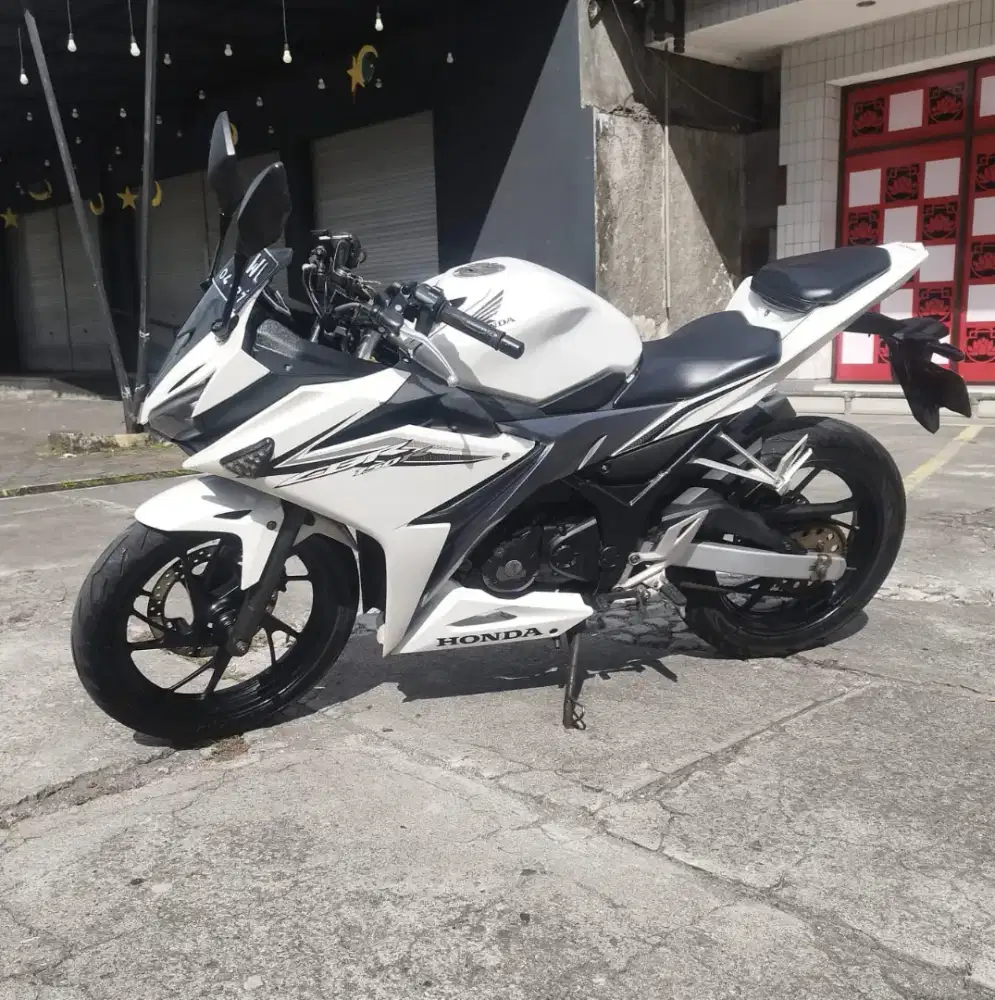 Honda CBR 150 R
