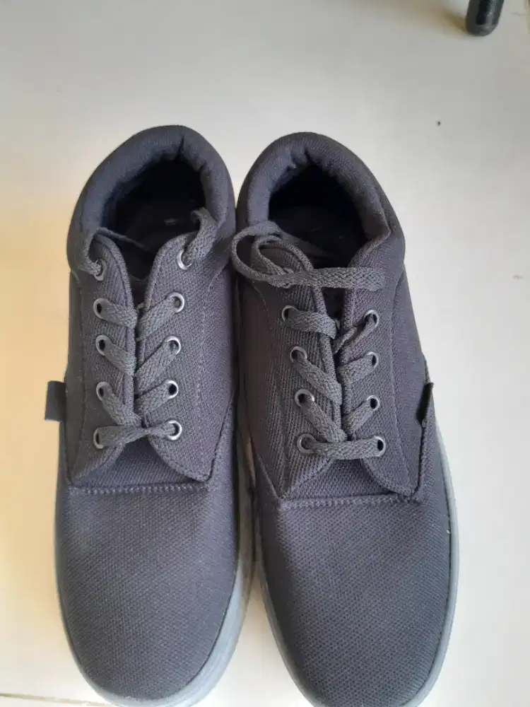 Sepatu vans hitam polos size 40