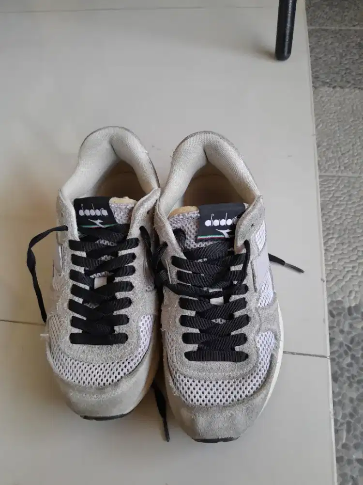 Sepatu Diadora original