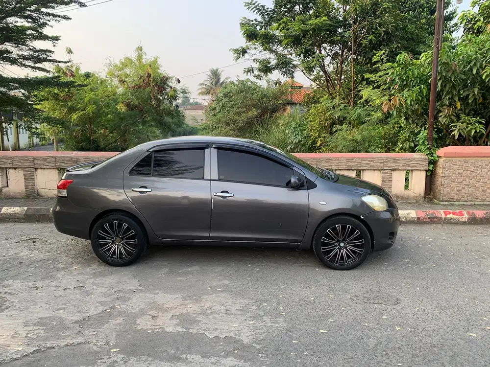 Toyota Limo 2011 Bensin