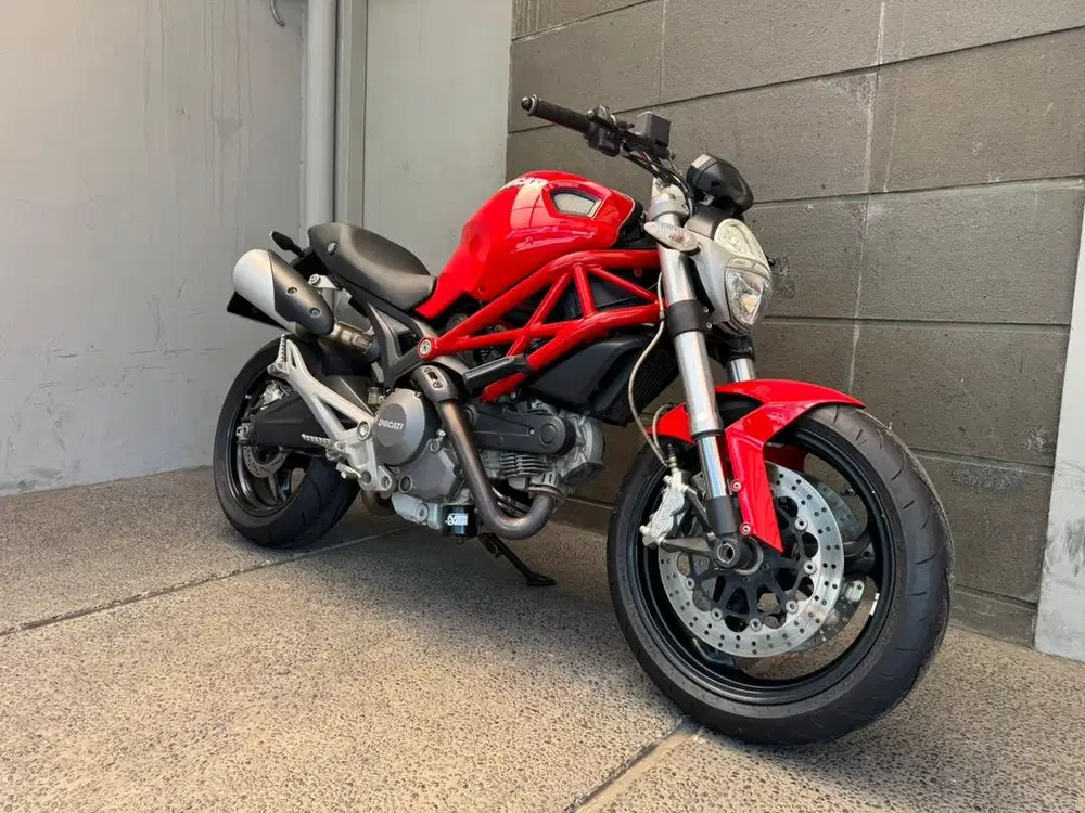 Ducati Monster 795