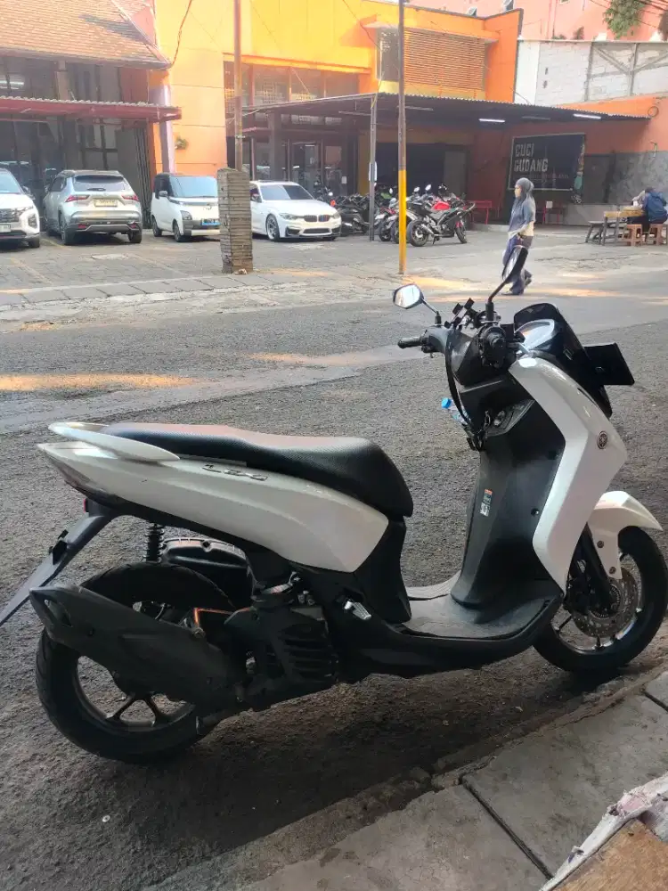 Yamaha Lexi putih