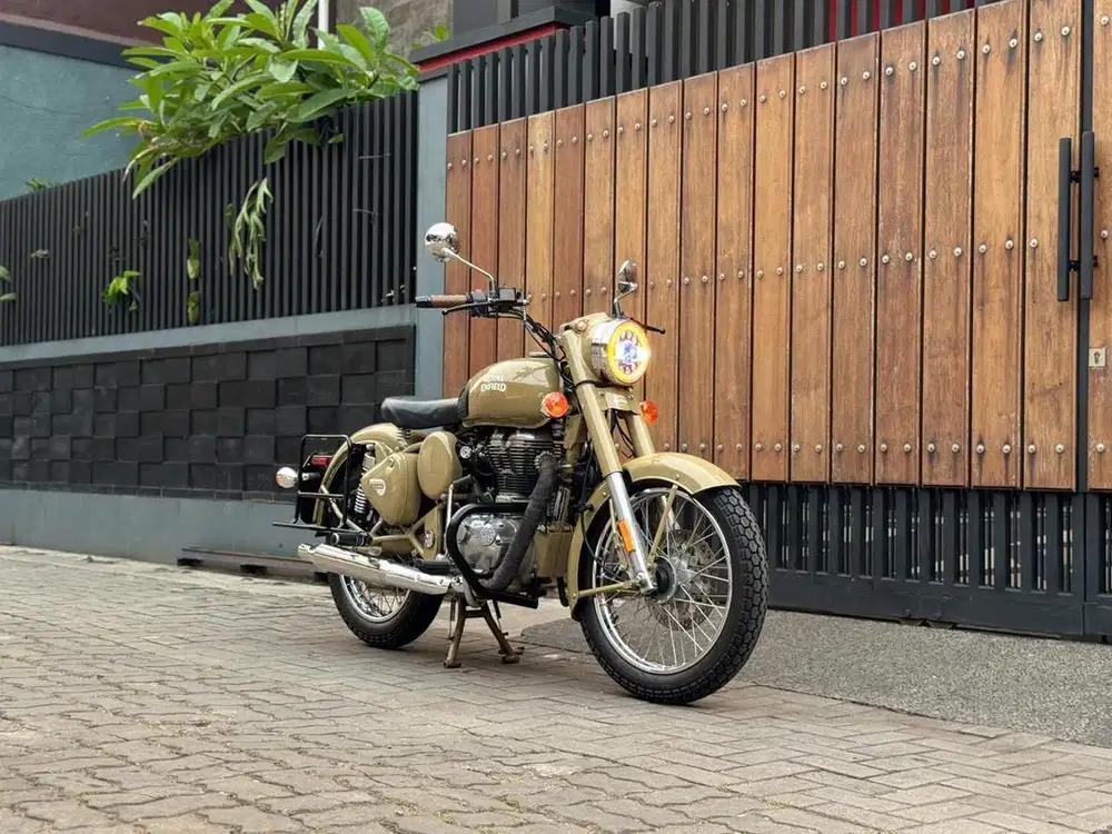 ROYAL ENFIELD CLASSIC 500 DESERT STROM FP ISTIMEWA STREET TRIUMPH