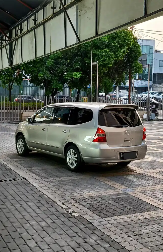 Nissan Grand livina 2011 Bensin