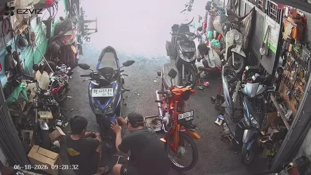 Di butuhkan mekanik dan helper sepeda motor