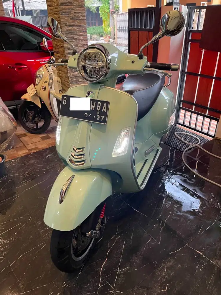 Di Jual Vespa GTS iget ABS tahun 2022 warna hijau