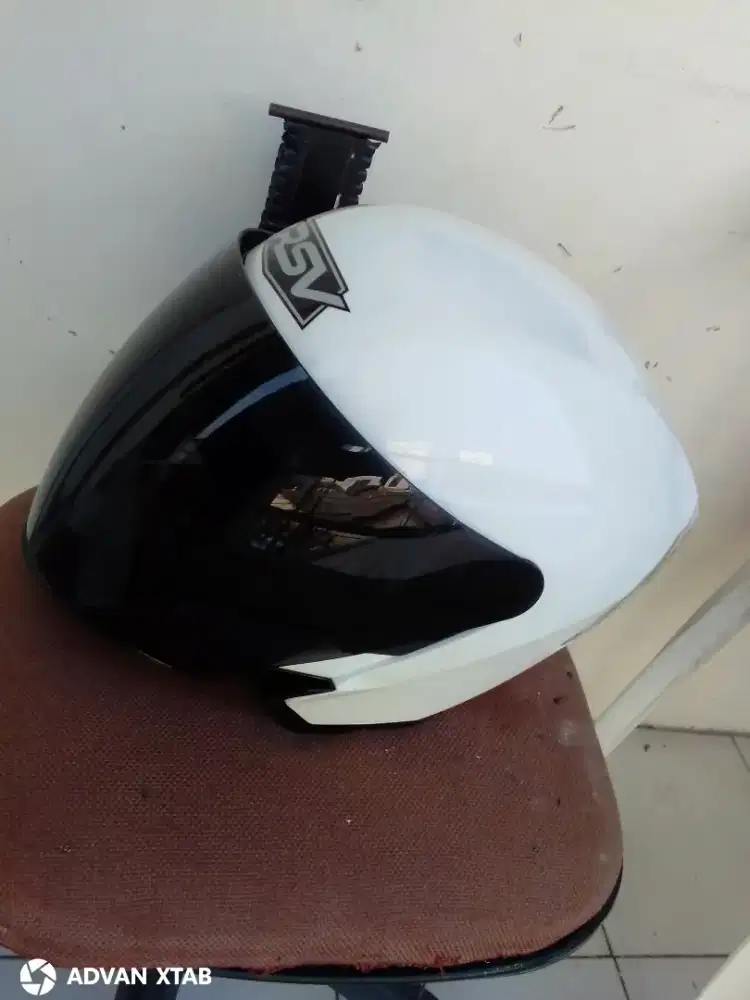 Di Jual Cepat : Helm RSV new WINDTAIL warna putih