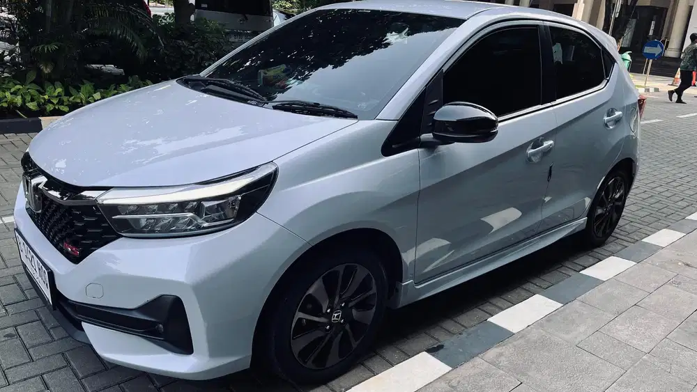 Honda Brio RS 2024 putih istimewa antik km