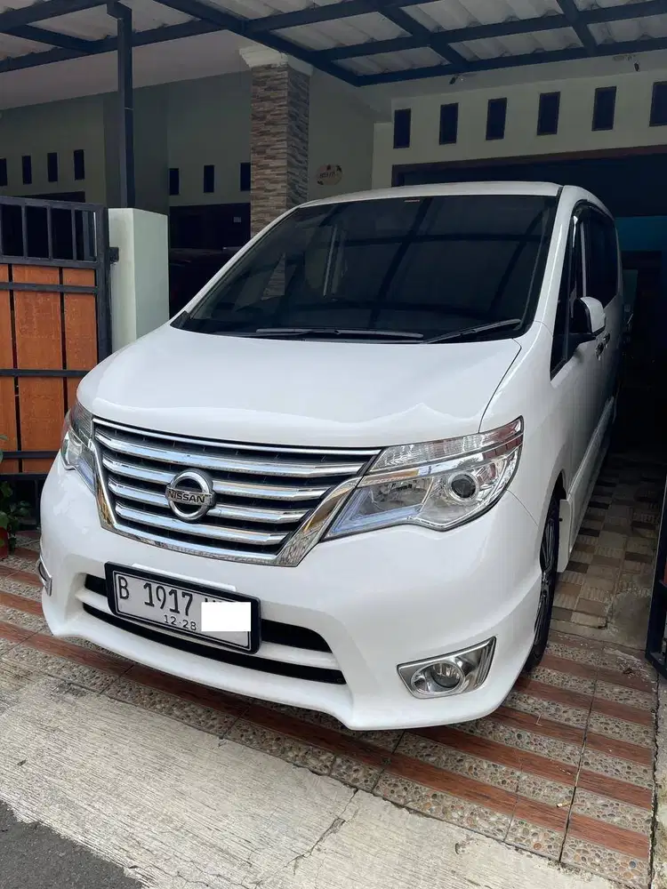 Di Jual Nissan Serena HWS Star Putih Automatic