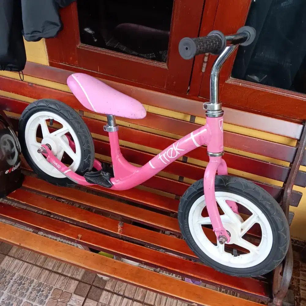 Sepeda pushbike trek kickster