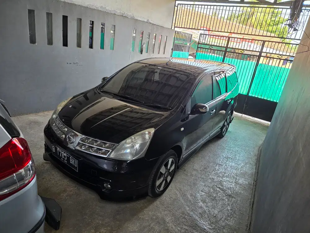 Nissan Grand livina 2010 Bensin
