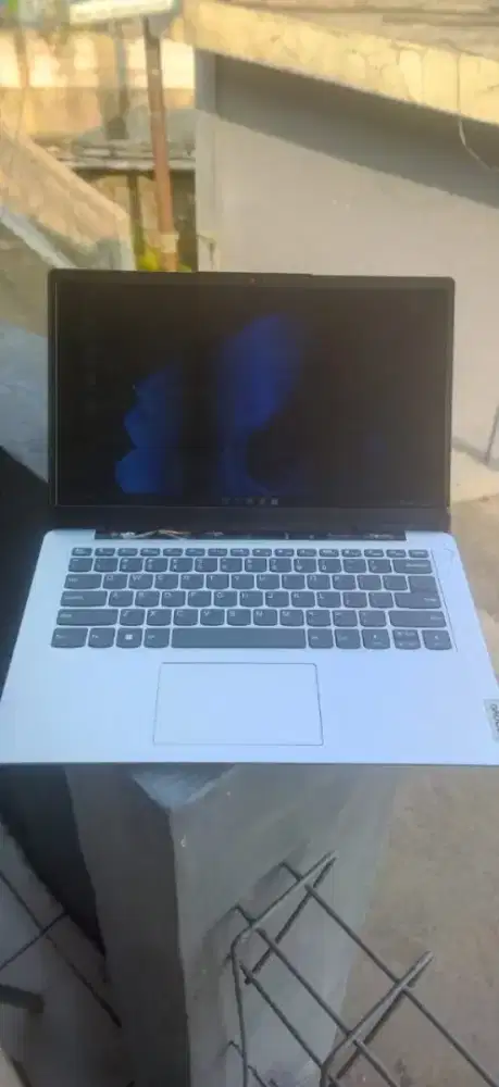 LENOVO 82R0 RAM8 SSD 256GB SLIM