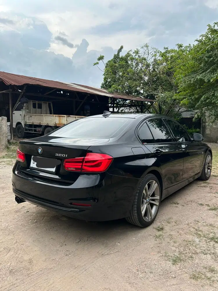 BMW 320i 2017 Bensin