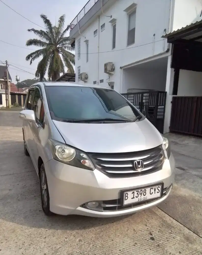 Honda freed E psd 2011 matic good condition