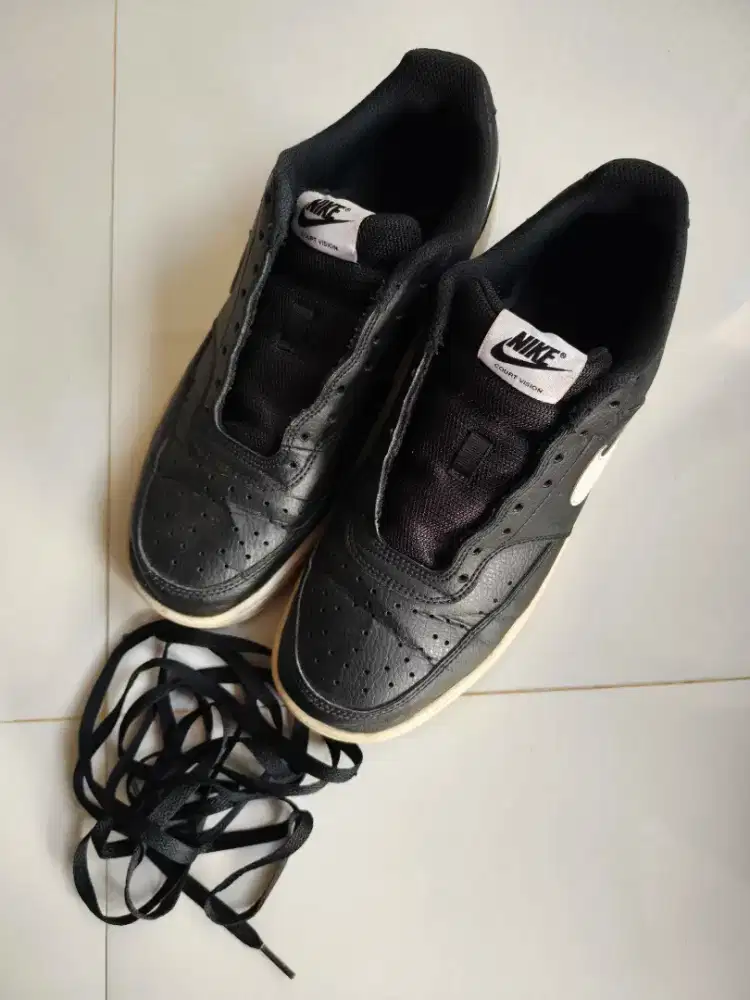 PRELOVED SEPATU NIKE SIZE 42