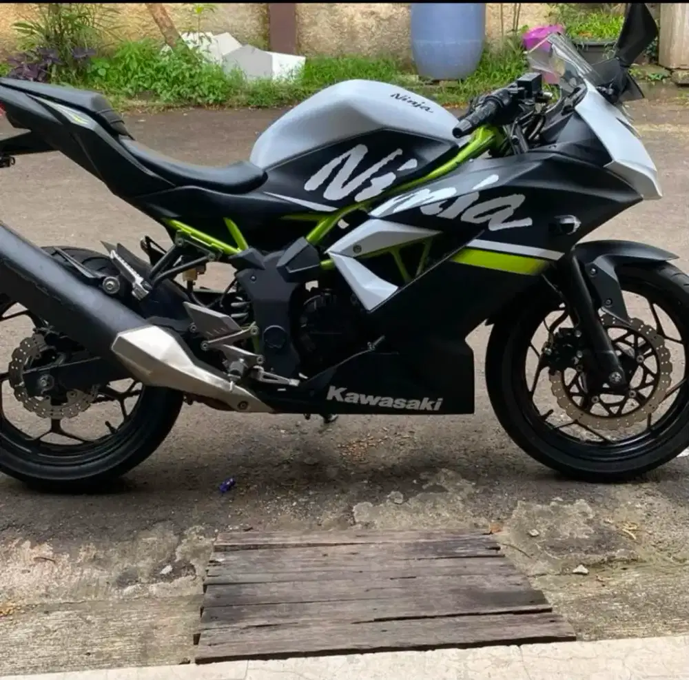 Ninja 250cc mulus lecet pemakaian aja