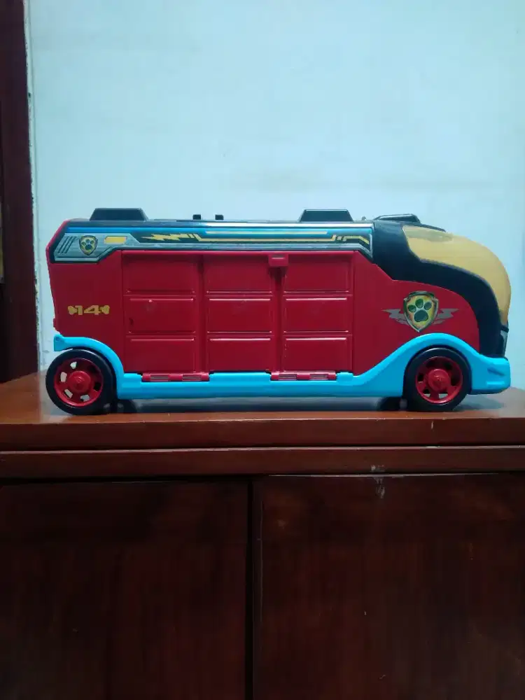 Mainan anak Bus