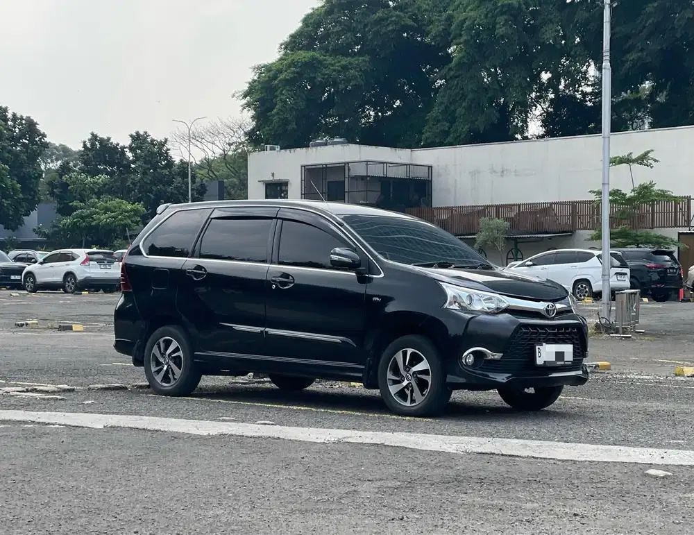 Low KM! Avanza Veloz 1.5 AT Matic 2017 bisa tt ertiga