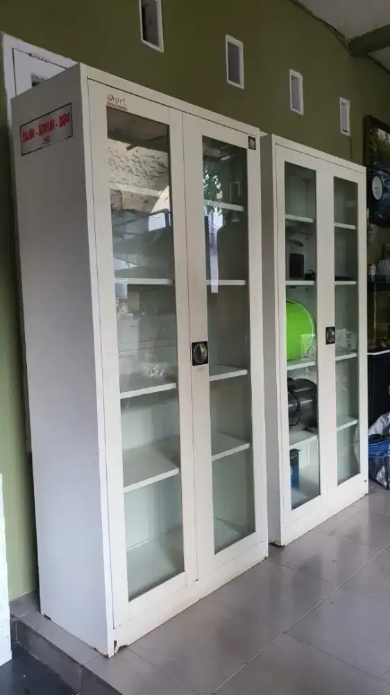 Dijual 2 unit Lemari besi Informa