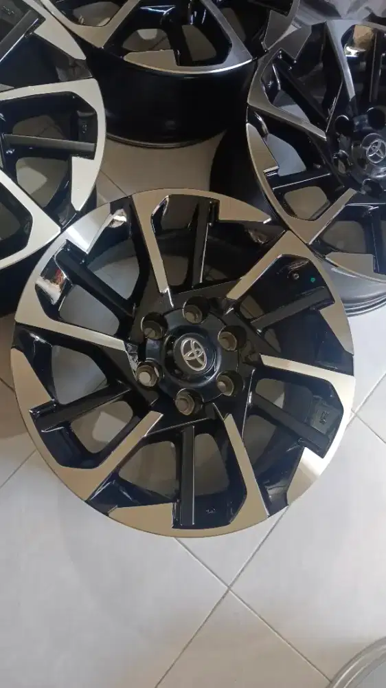 Velg Fortuner Gr sport r18