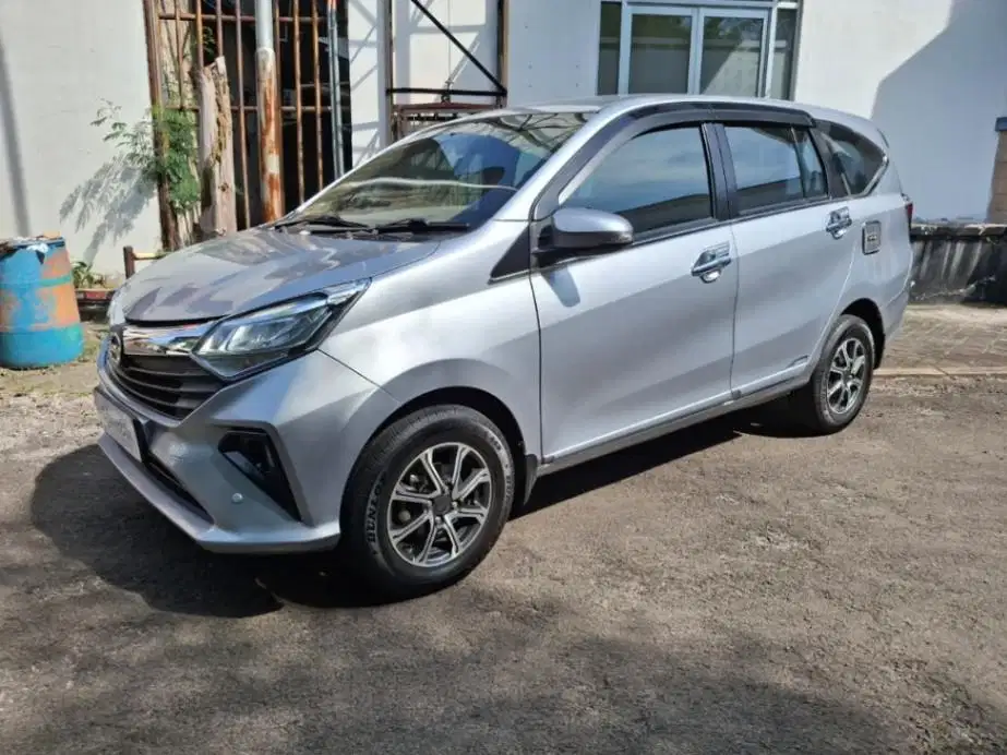 KM Rendah - Daihatsu Sigra 1.2 R Bensin MT 2019 Silver