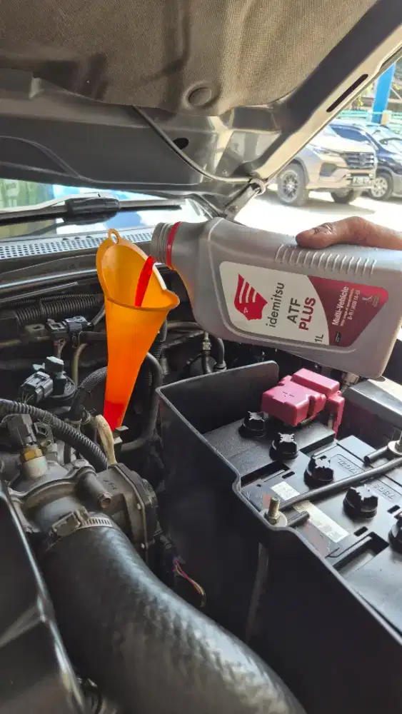 Mekanik / teknisi mobil