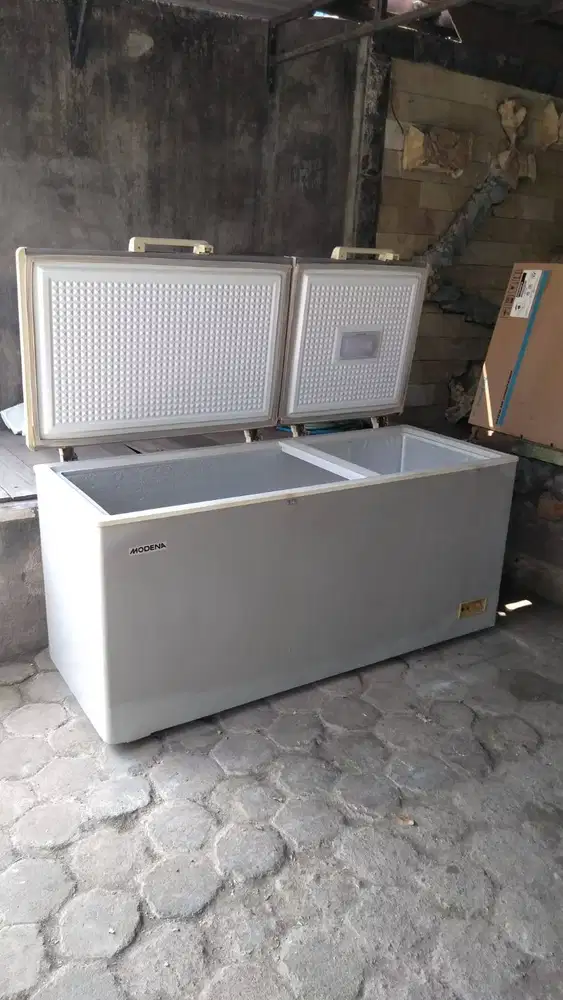 freezer box bekas merk modena 600L mulus istimewa