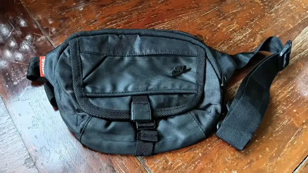 tas pinggang Nike