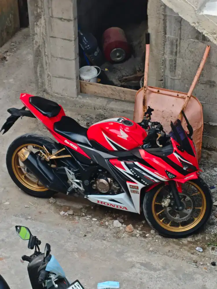 Dijual BU Honda CBR150R
