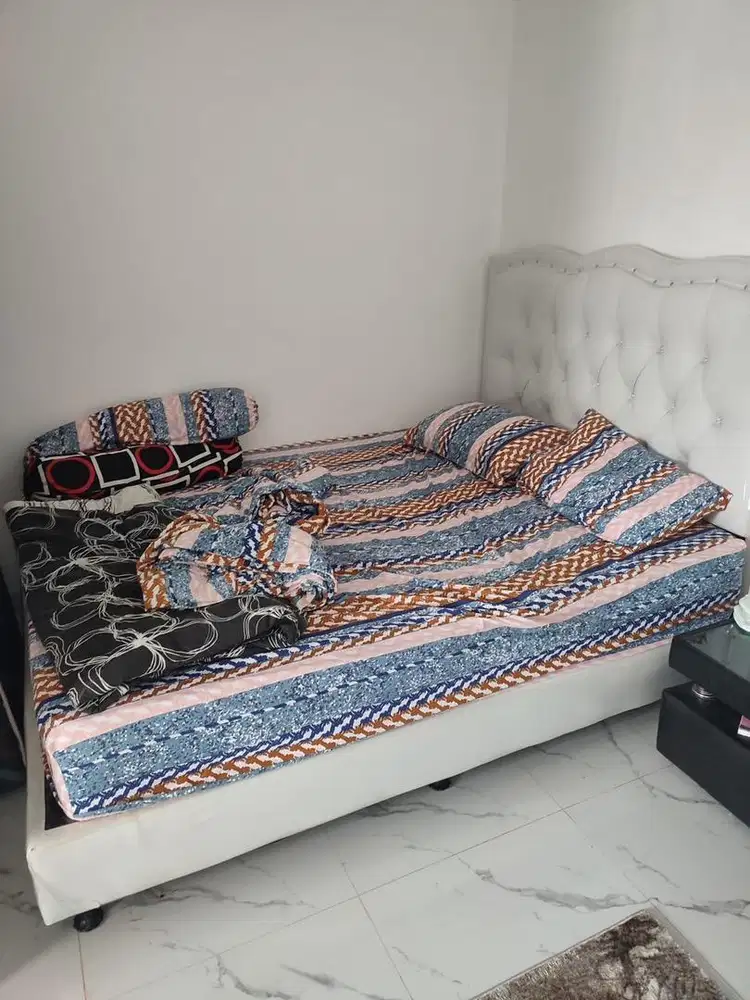 Di jual kasur dan dipan