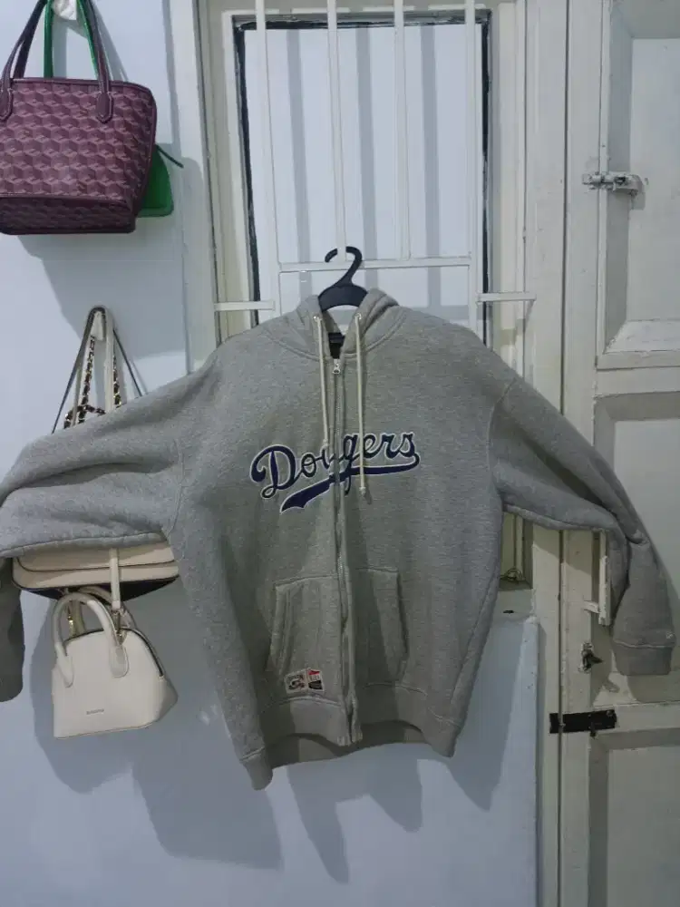 Jaket/Sweater Merk New Era Uk. XL
