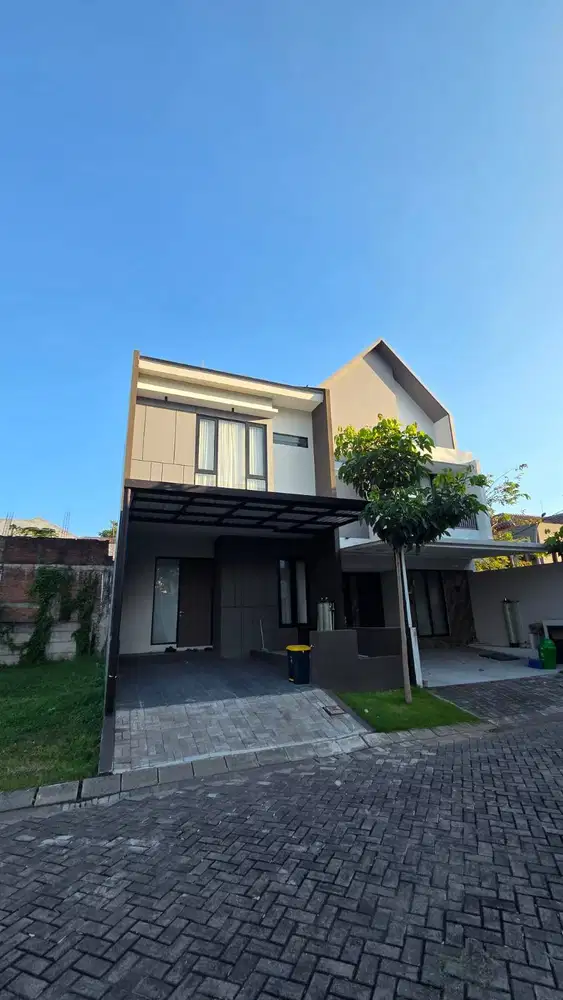 Dijual Rumah Gress Baru Semi Furnish di Dian Istana Surabaya Barat