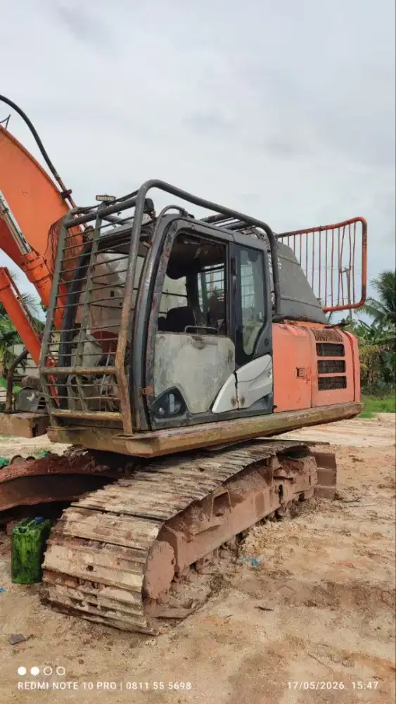 Hitachi 210 2014
di Muara Badak