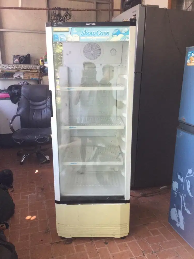 Showcase 180 L merk Polytron