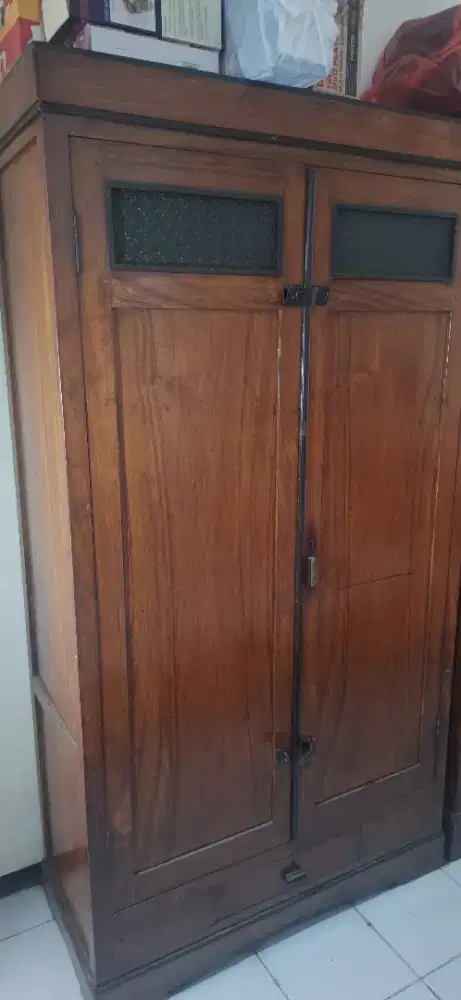 Lemari Jati Kuno Lawasan Era 1960an Asli Kokoh - Vintage/Antik