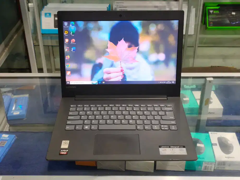 Lenovo 330 AMD A9 SSD dual VGA