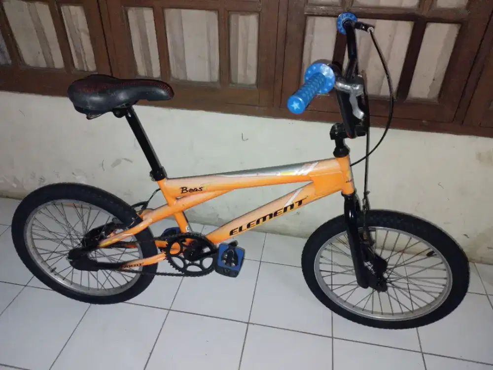 Sepeda bmx element beas 20