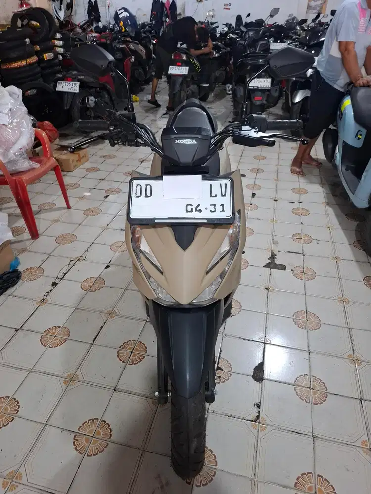 Honda Beat Street 2026 cokelat